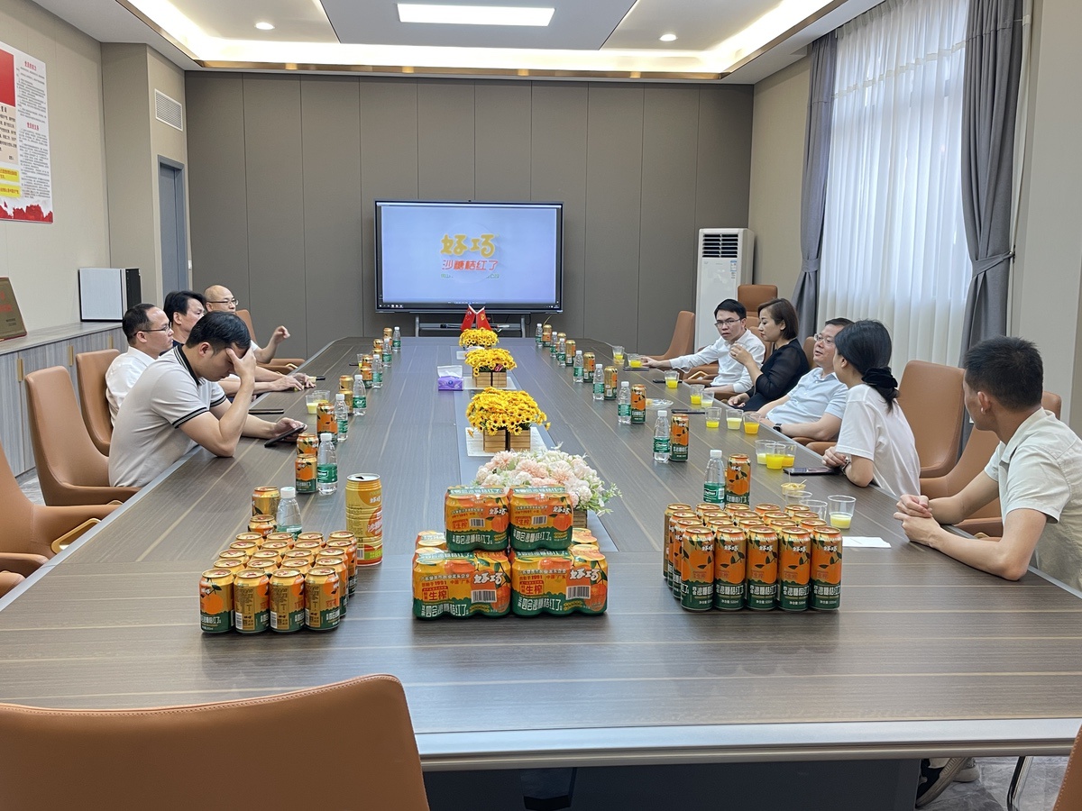 中国中小城市研究院领导张央青